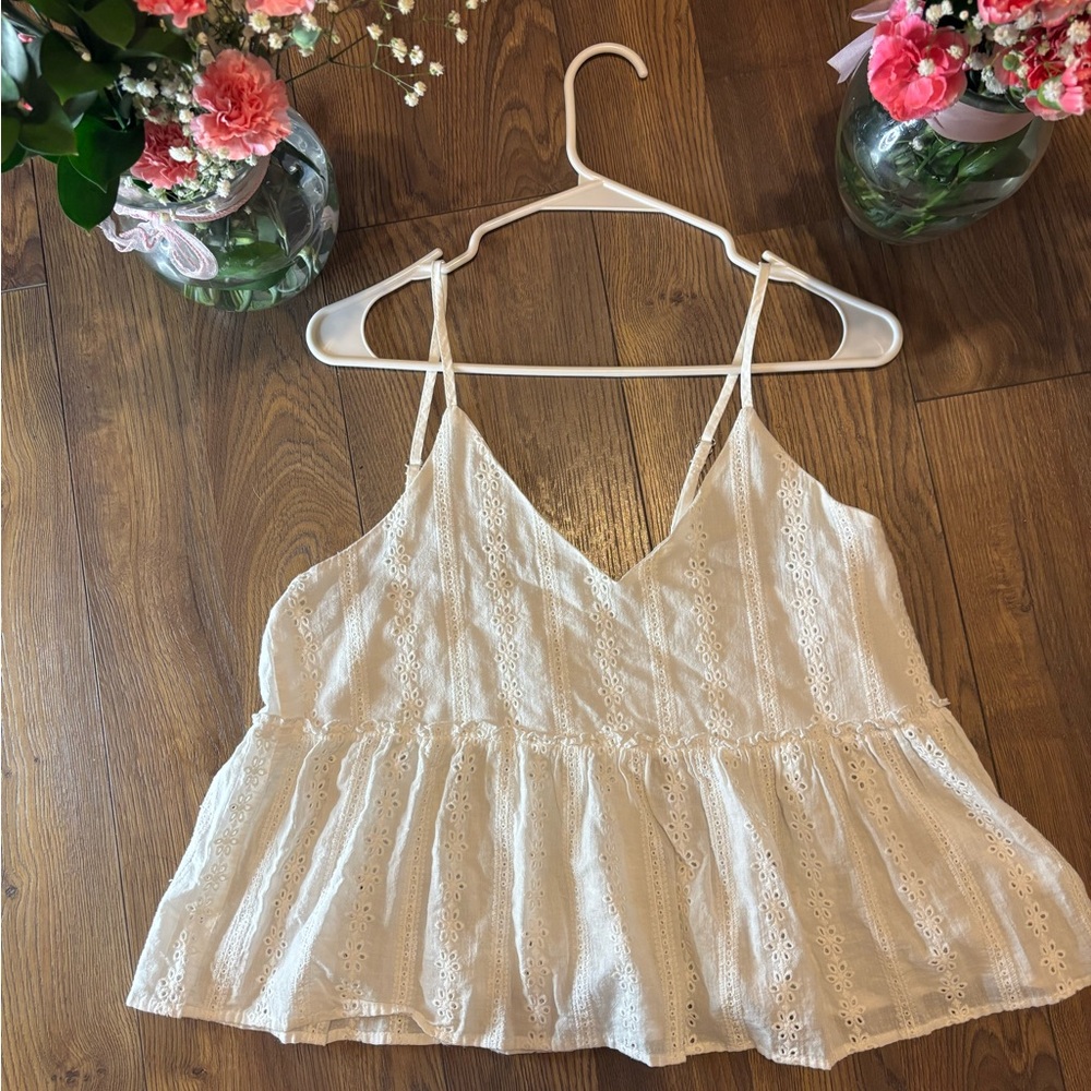Women’s white cropped blouse